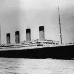 pigeon-forge-titanic-black-and-white-photo