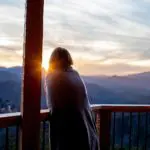 pigeon-forge-woman-on-balcony-mountain-view