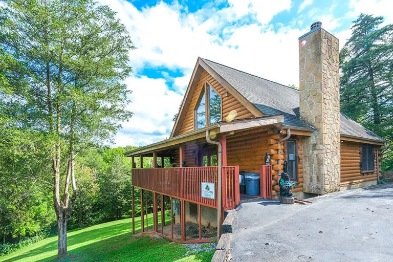 Pigeon Forge Cabin - Charlie's Creek Retreat - Featured Image
