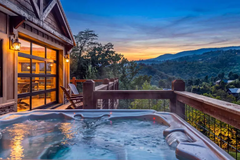 Pigeon Forge Moonlit Lodge Featured