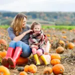 fall-festivity-mother-and-daughter