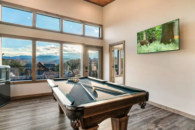 Pigeon Forge - Rooftop Rendezview - Featured