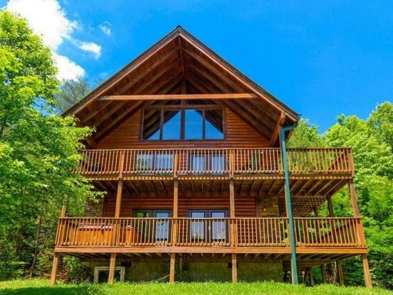 pigeon-forge-cabin-in-summer