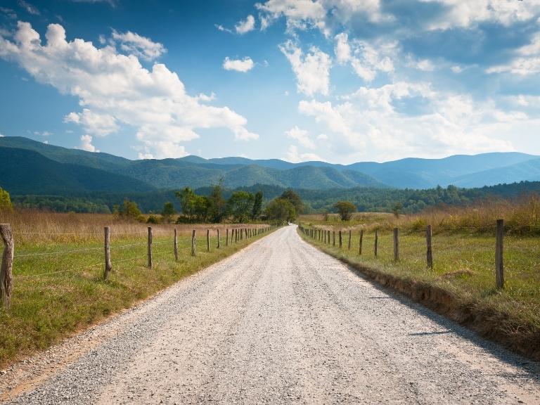 pigeon-forge-cades-cove-gravel-road
