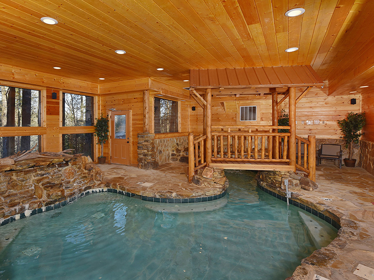 Descubrir 119+ imagen michael kors pigeon forge - Thptnganamst.edu.vn