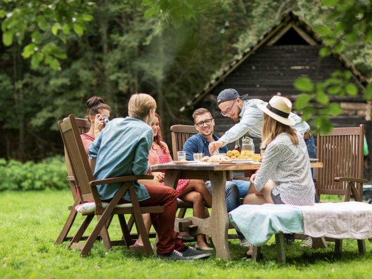 family-vacation-picnic-table-pigeon-forge