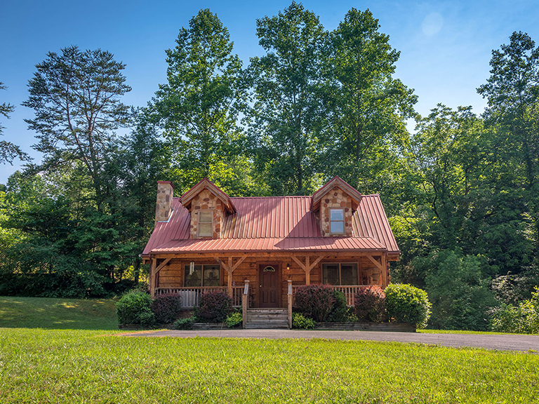 summertime-is-new-cabin-time-pigeon-forge