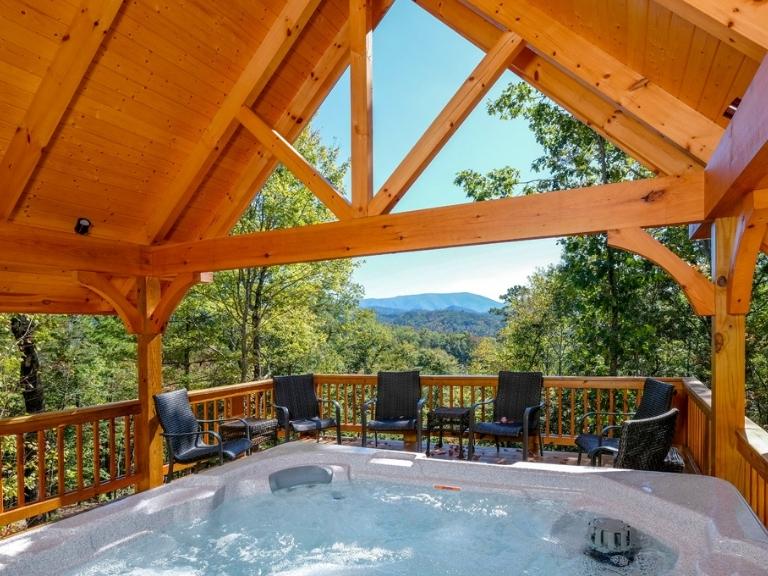 pigeon-forge-hot-tub-mountains