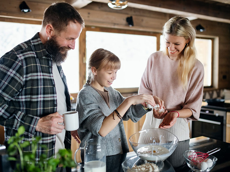 family-cooking-in-cabin