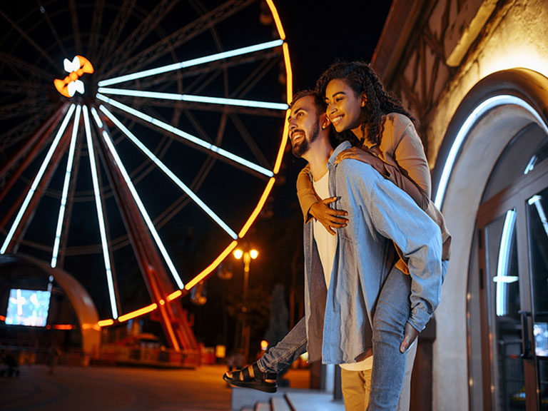 couple-date-night-ferris-wheel