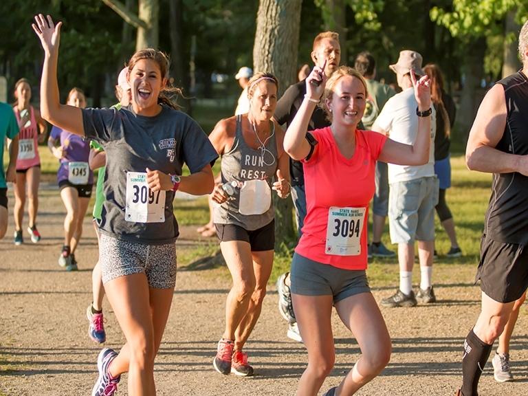 pigeon-forge-people-running-marathon