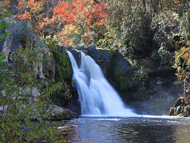 pigeon-forge-waterfall-woods