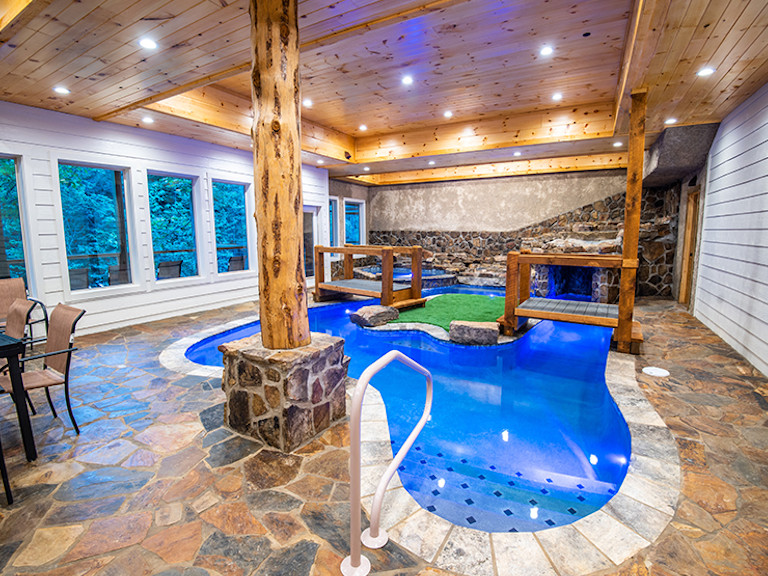 pigeon-forge-cabin-indoor-pool