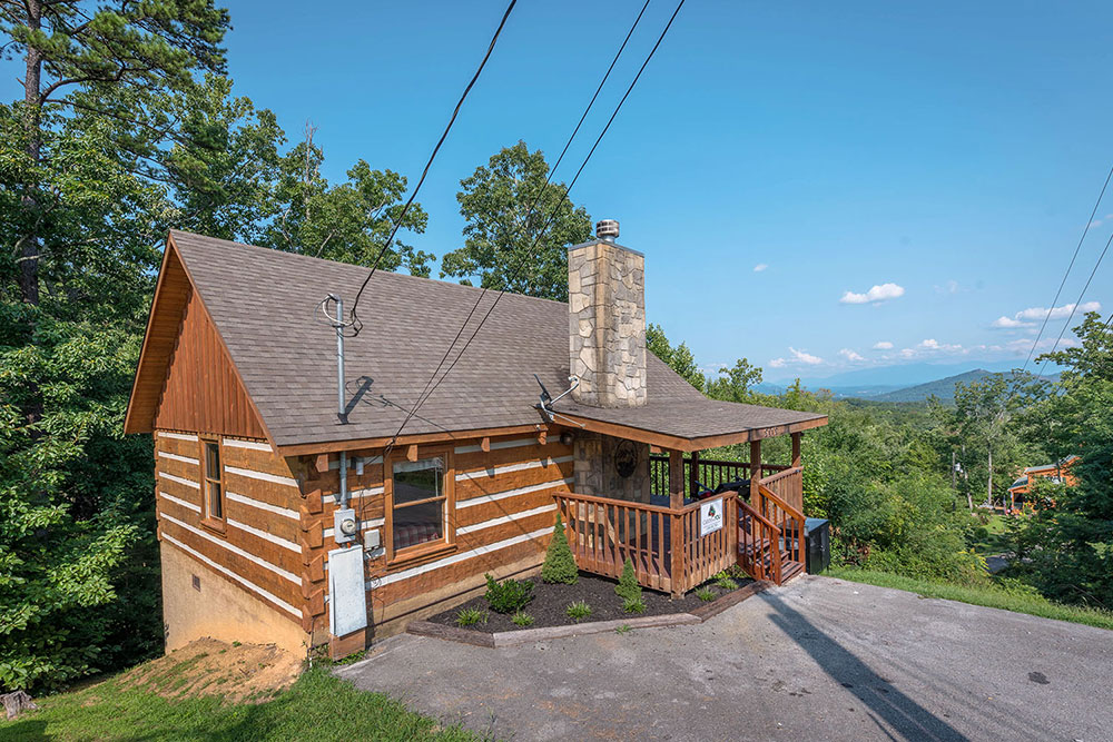 Pigeon Forge Cabin - A Mountain Hibernation - Featured Image