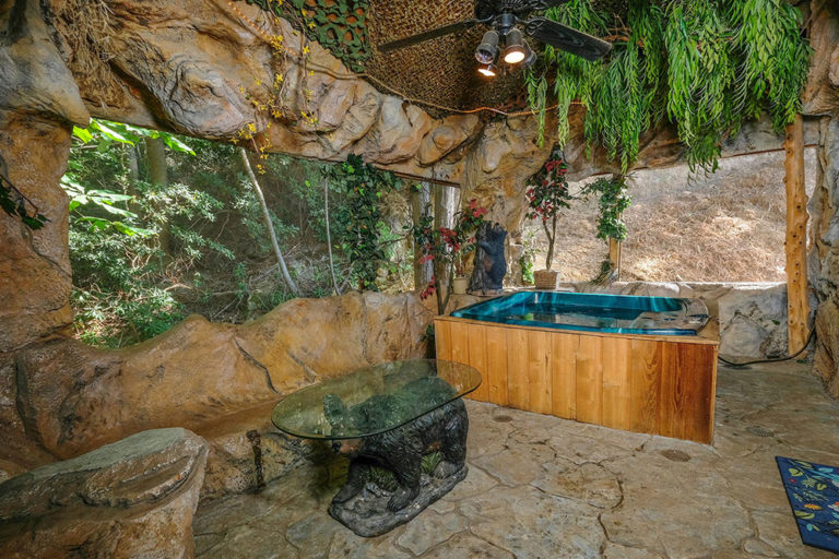 Pigeon Forge Cabin - Bear Bottom Grotto - Featured Image