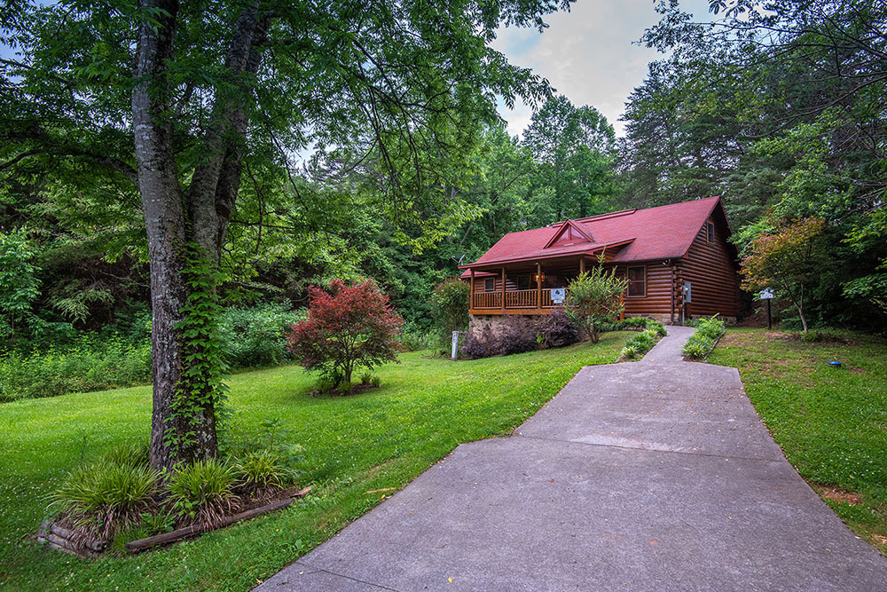 Pigeon Forge Cabin - Bear Crossing - Featured Image
