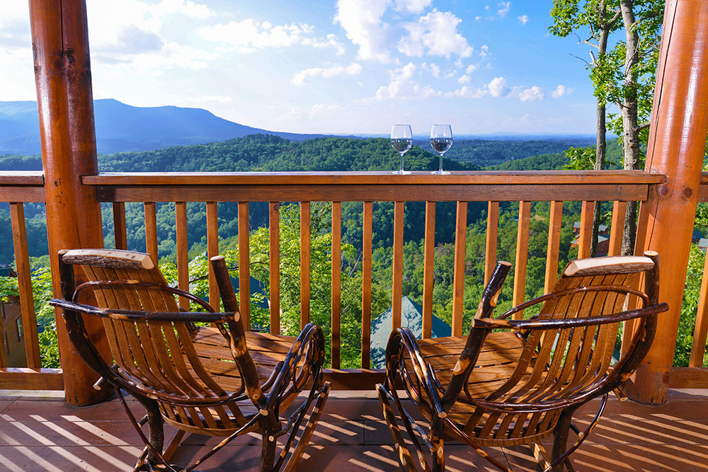 Pigeon Forge Cabin - Black Bear Ridge Mountain Views - Featured Image