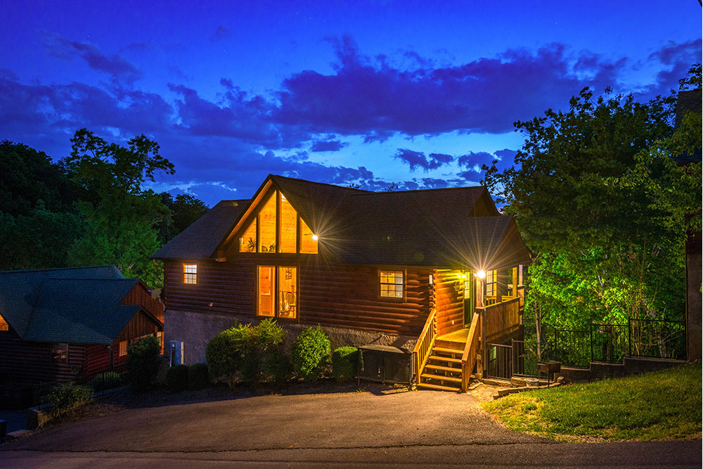 Pigeon Forge Cabin - Boo Boo's Den - Featured Image