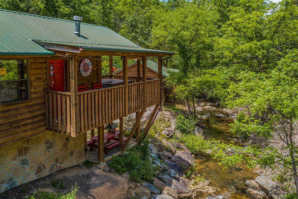 Pigeon Forge Cabin - Comforts Me - Featured Image