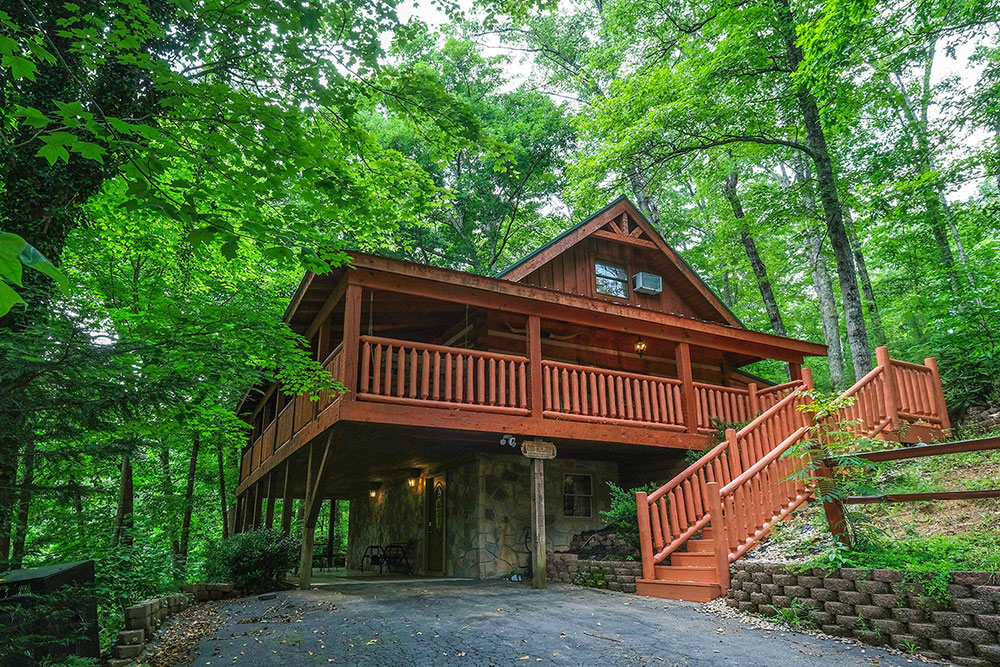Pigeon Forge Cabin - Cozy Hideaway - Featured Image