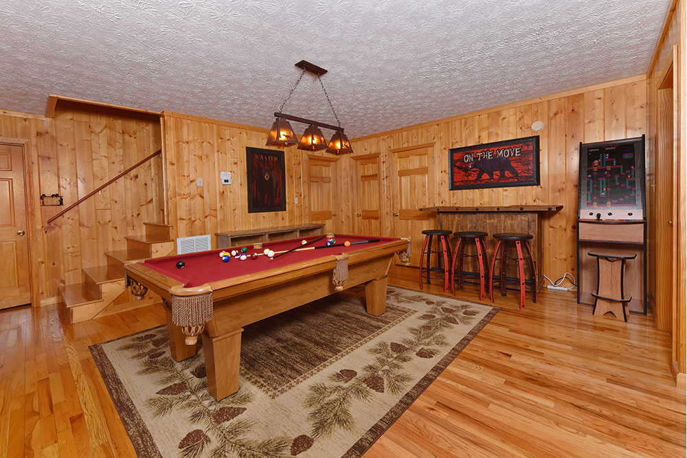 Pigeon Forge Cabin - Friendly Bear Lodge - Featured Image