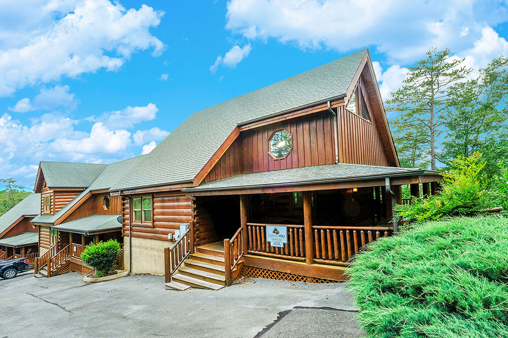 Pigeon Forge Cabin - Hilltop Hideaway - Featured Image