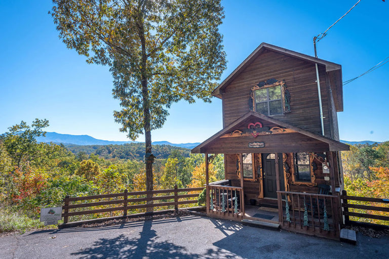Pigeon Forge Cabin - Mountain Romance - Featured Image