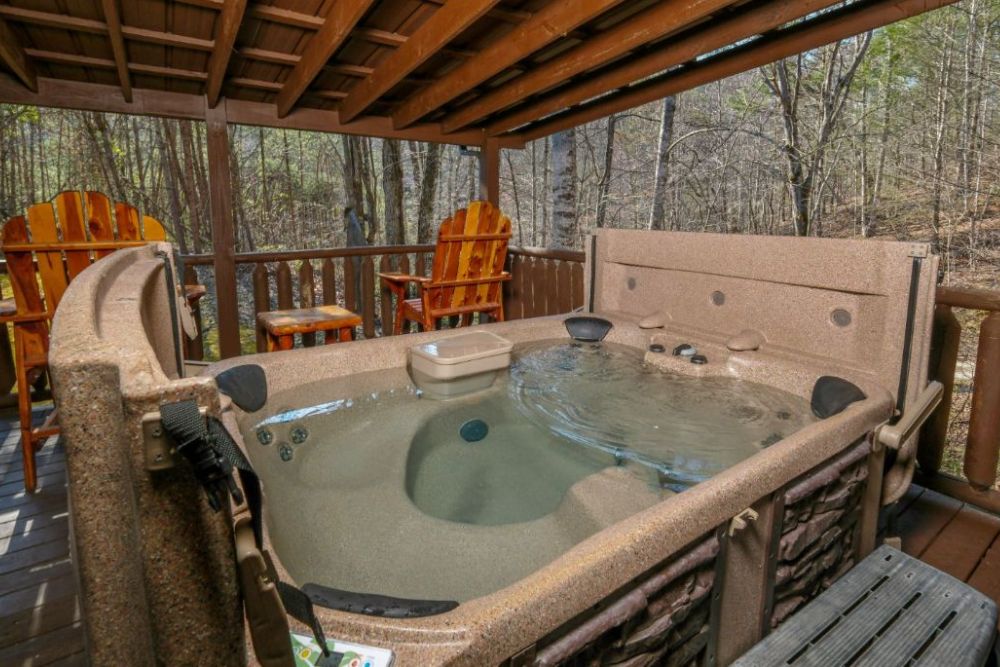 Pigeon Forge Cabin - Bear Hiney Hideaway - Featured