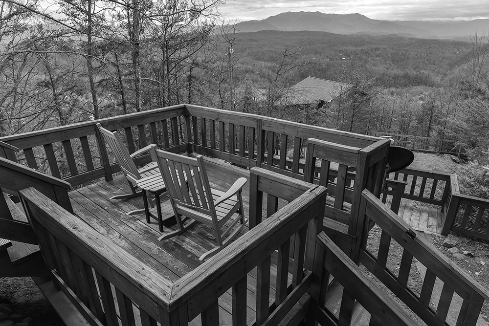 pigeon-forge-cabin-bear-rific-view-exterior-featured-image