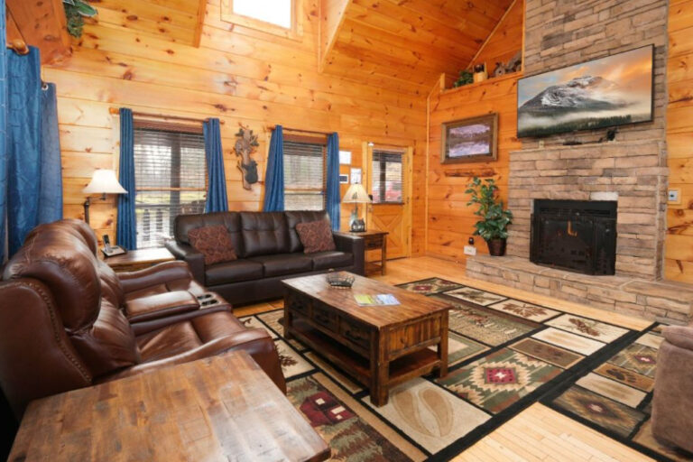 Pigeon Forge - The Looney Bin - Featured
