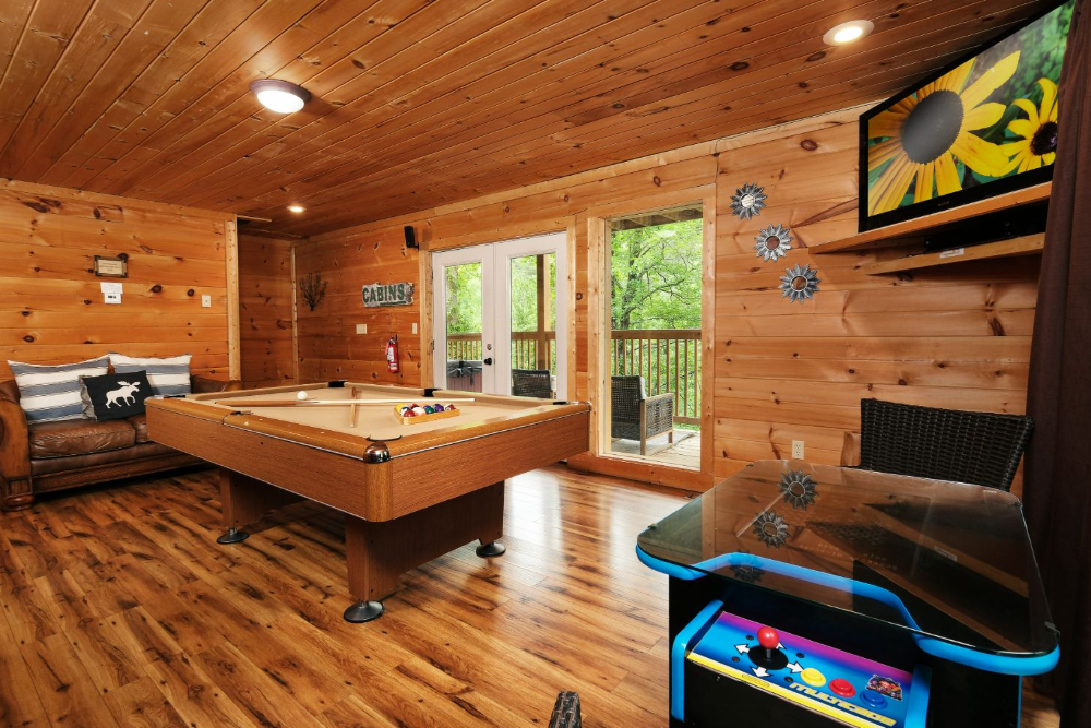 Pigeon Forge Cabin - Whispering Oak - Featured
