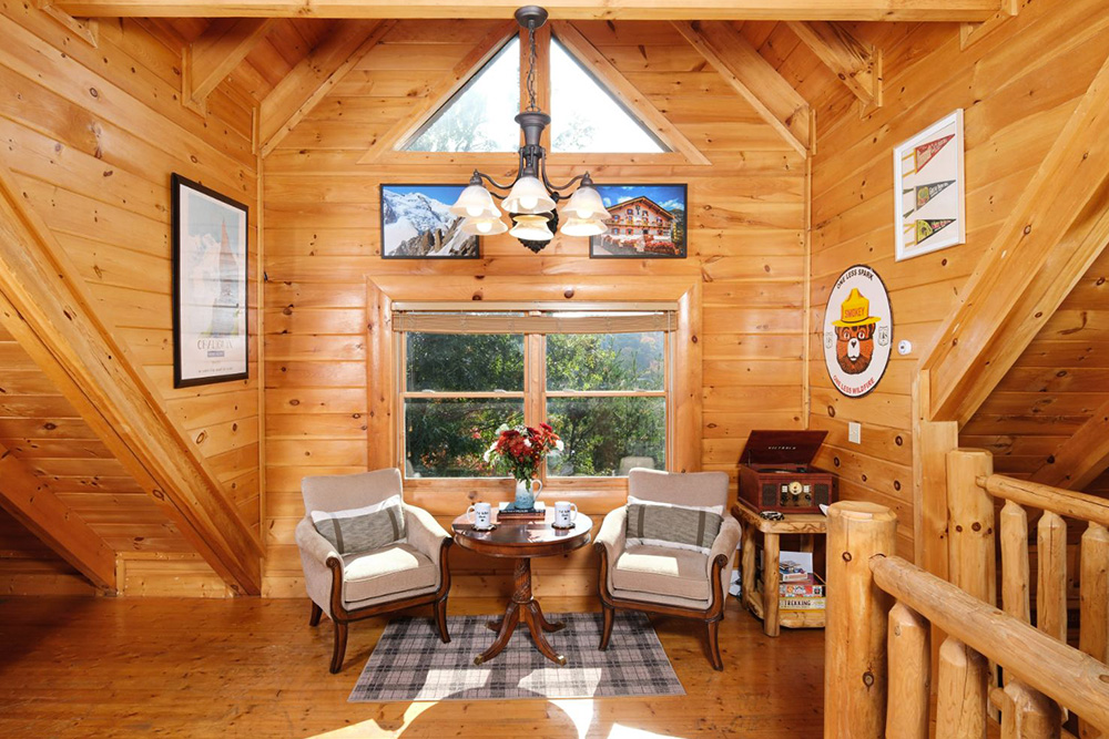 Pigeon Forge - Bear Hug at Bear Creek - Featured