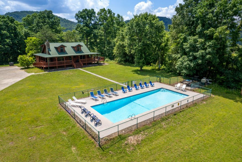 Pigeon Forge - Bear Mountain Splash - Featured