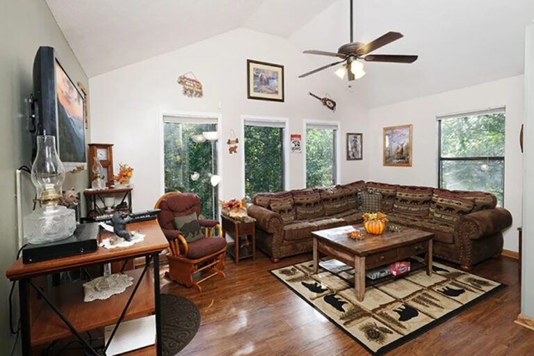 pigeon-forge-cabin-simply-blessed-living-room-feature
