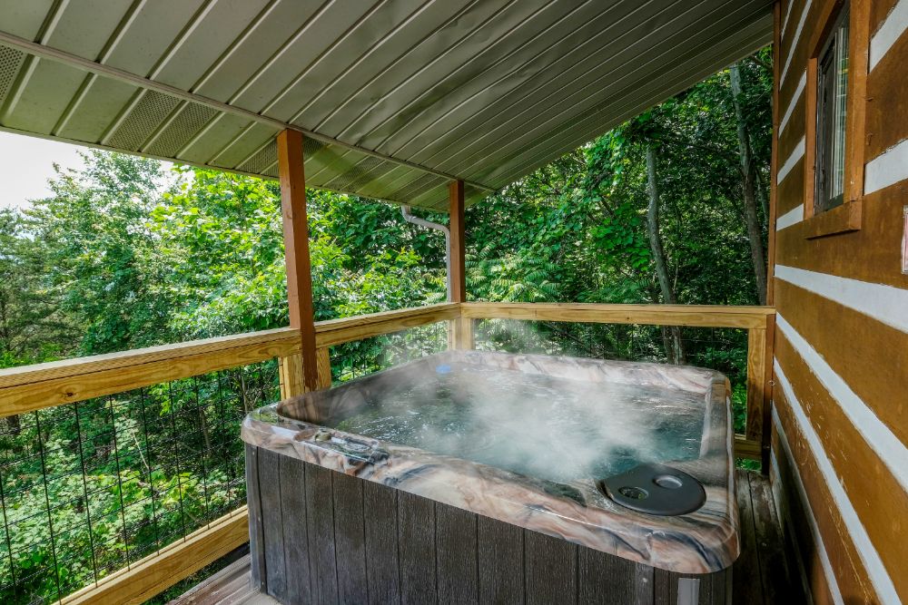 Pigeon Forge Cabin - Smoky View Straight Up - Hot Tub