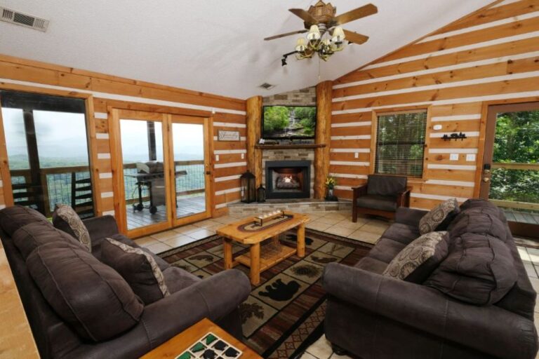 Pigeon Forge Cabin - Smoky View with a Twist - Featured