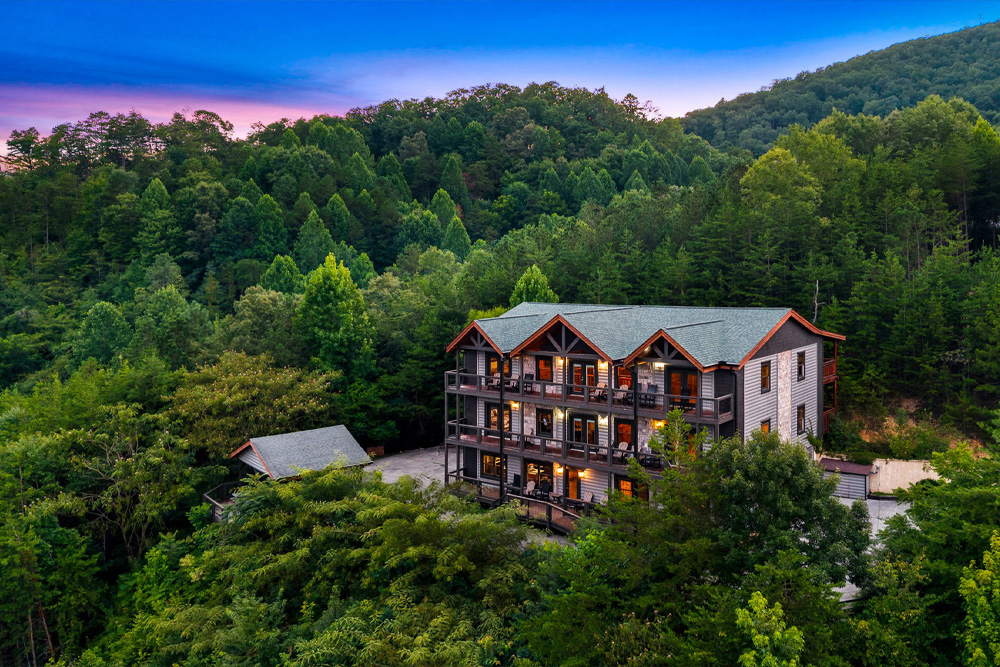 Pigeon Forge Splash Mansion Featured