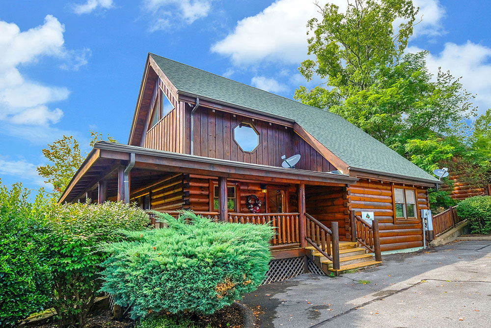 Pigeon Forge Cabin - Smoky Heights - Featured Image