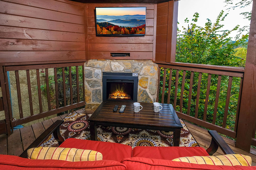 Pigeon Forge Cabin - Splash of Romance - Featured Image