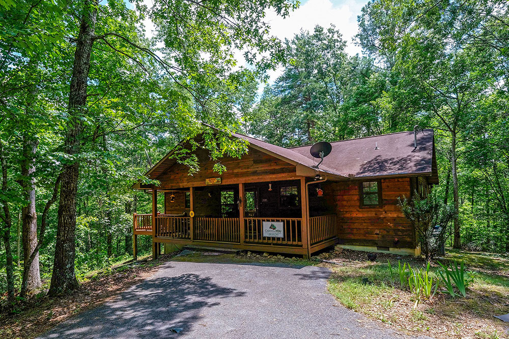 Pigeon Forge Cabin - Spring Cove Hideaway - Featured Image