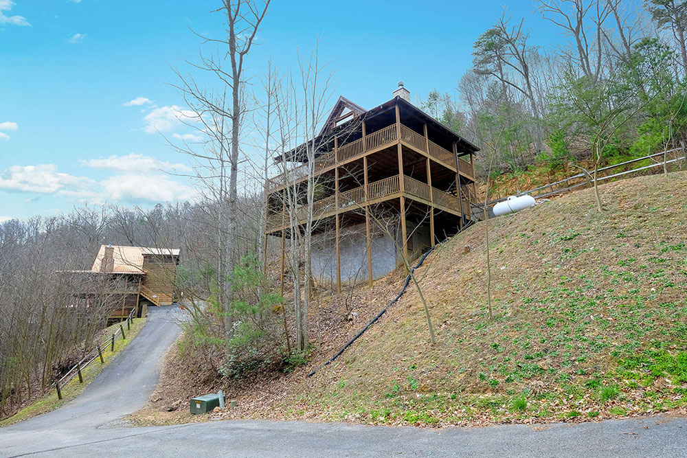 Pigeon Forge Cabin - TreeTops at Wears Valley - Featured Image