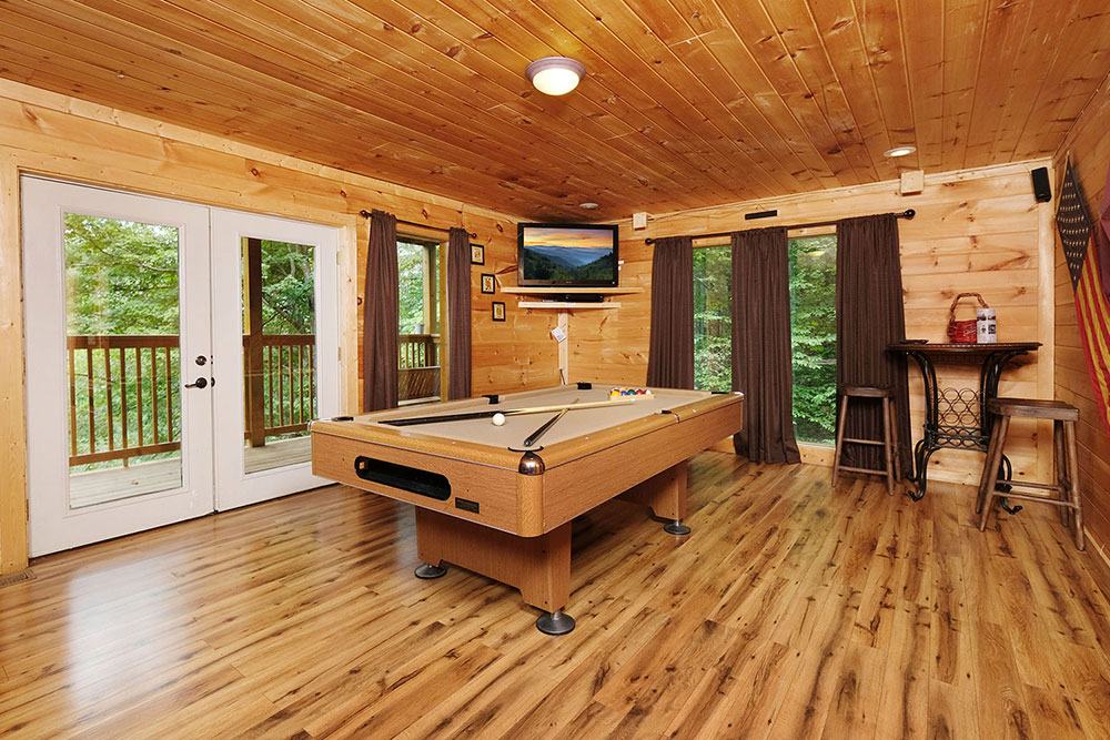 Pigeon Forge Cabin - Whispering Oak - Featured Image