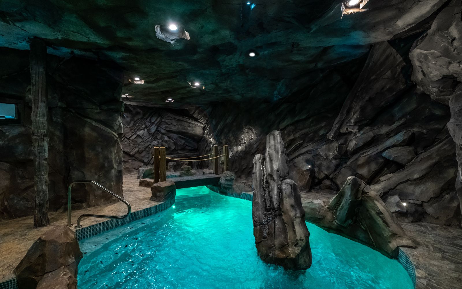 https://www.pigeonforgetncabins.com/wp-content/uploads/2022/02/cavern-cascades-pool-temp-8.jpg