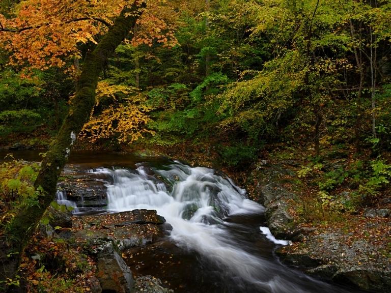 hiking-waterfall-pigeon-forge