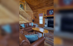 Pigeon Forge Cabin - Pioneer Place - Living Room