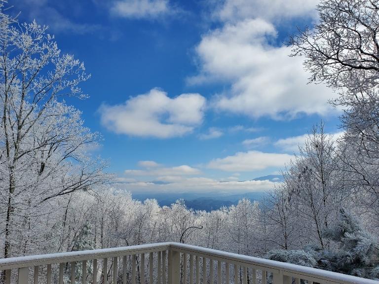 pigeon-forge-deck-snow-trees