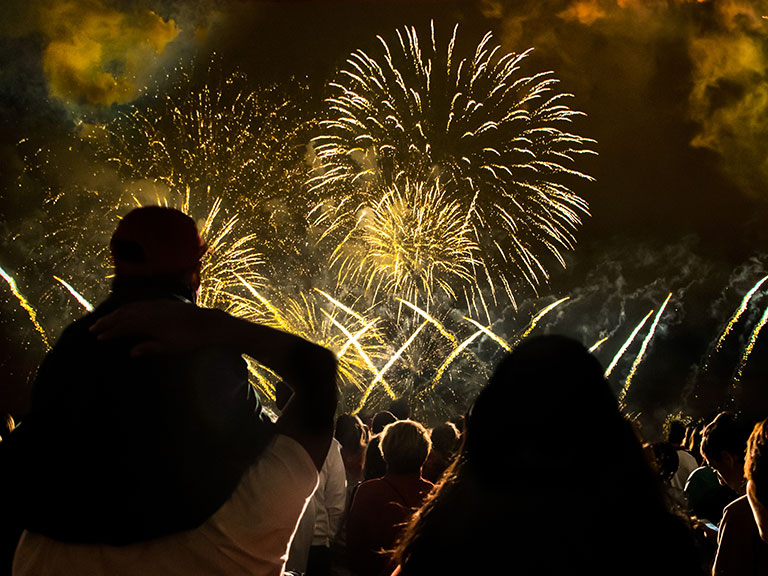 family-fireworks-display-night