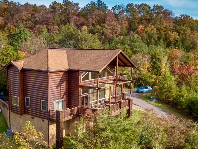 mountain-cabin-in-the-fall