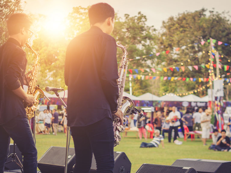 sunny-day-music-performance