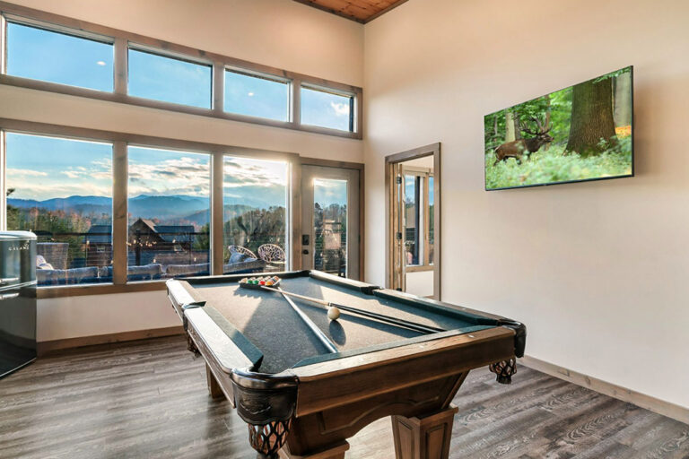 Pigeon Forge - Rooftop Rendezview - Featured